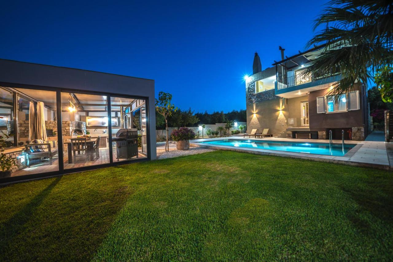 Petronila Luxury Villa With Heated Private Pool Kissamos Exterior photo
